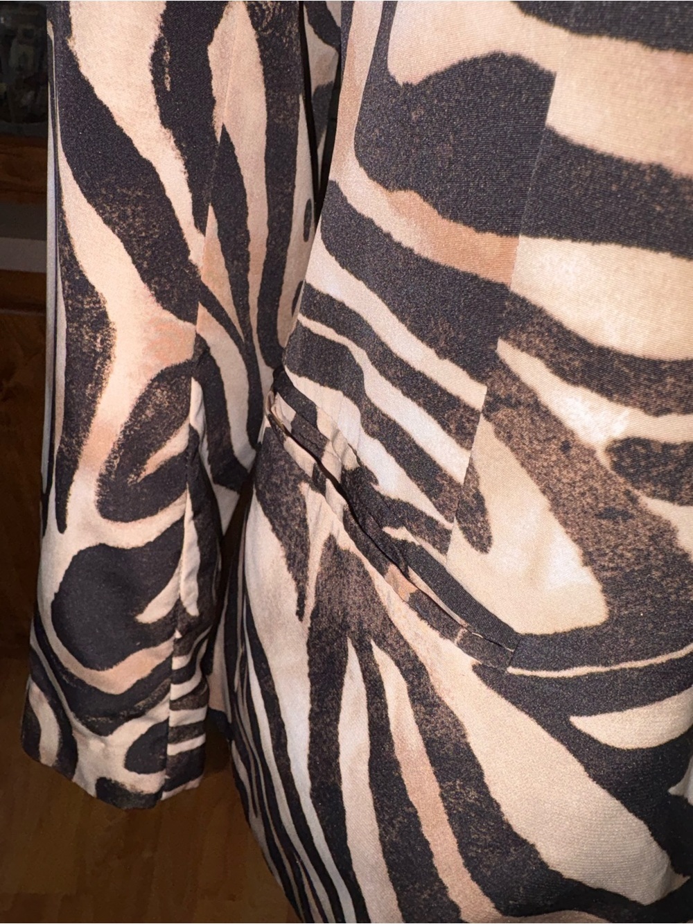 Chicos size 1 size medium black tan & gold zebra pattern jacket fully lined - Picture 4 of 9